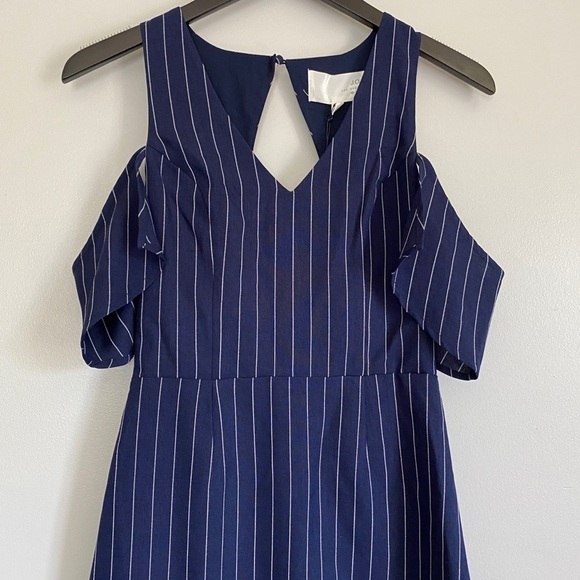 Nwt J.O.A. Pinstripe Cold Shoulder Dress XS - Picture 4 of 11
